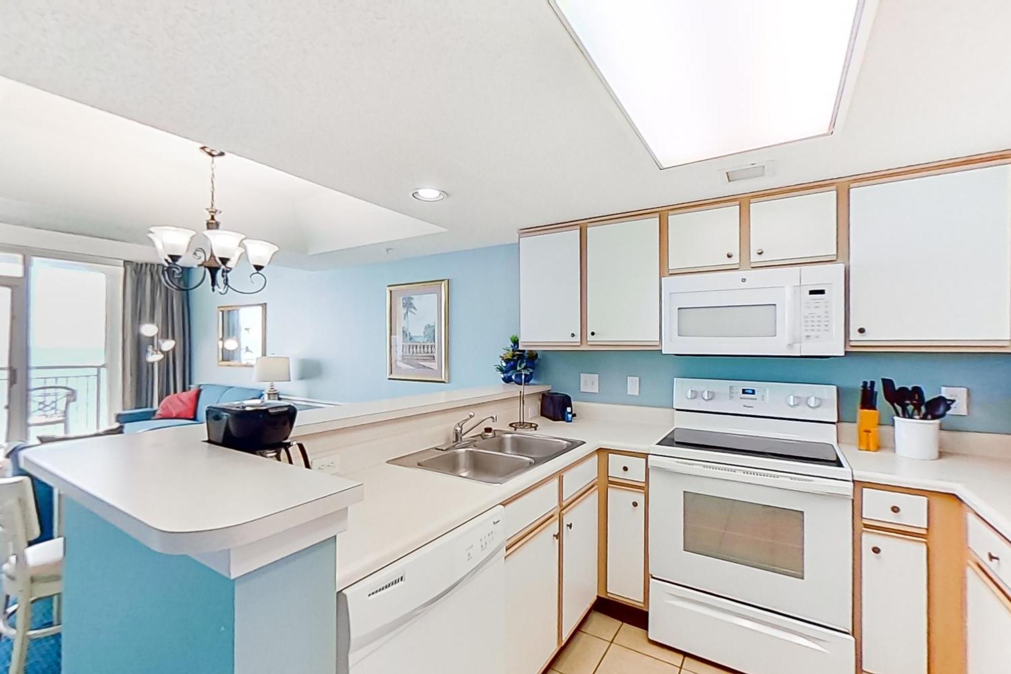 Camelot By The Sea - Oceana Resorts Vacation Rentals Myrtle Beach Room photo